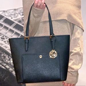 💯🆕Michael Kors jet set saffiano leather tote 👜
